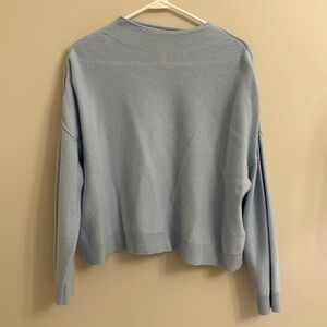 Cashmere sweater in light blue; size M